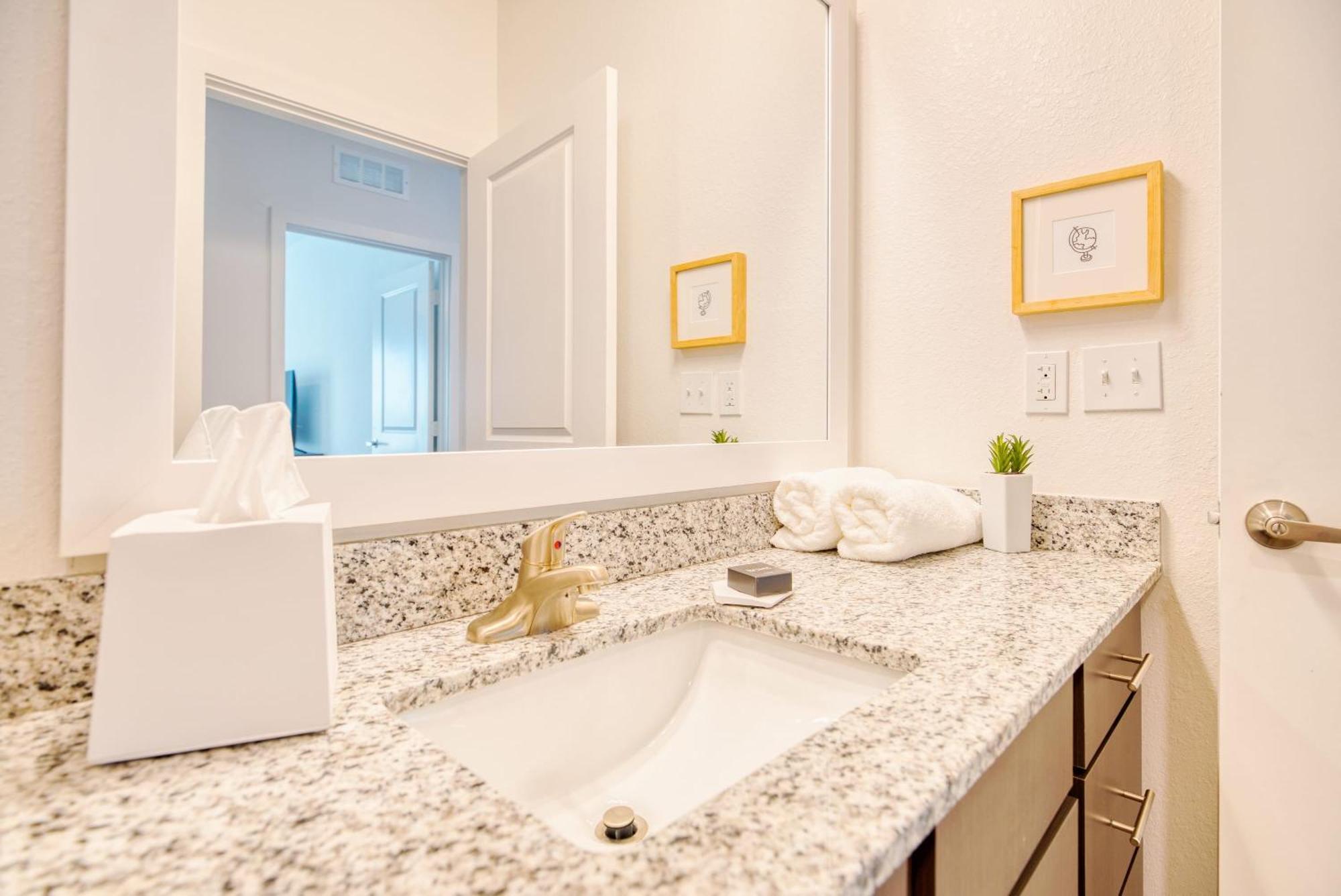 Deluxe One Bedroom Apartment Γκέινσβιλ Εξωτερικό φωτογραφία
